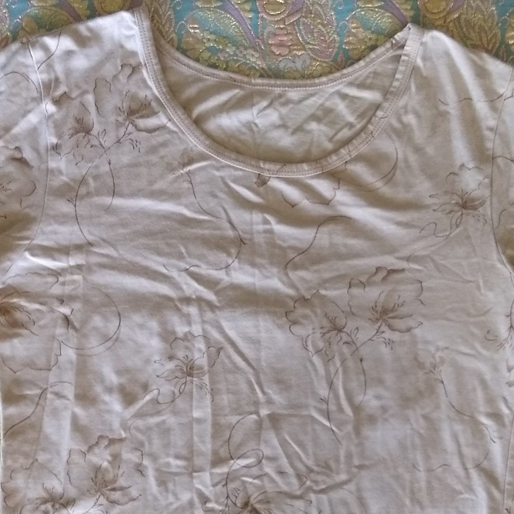 Comfy Neutral Top - Picture 2 of 3